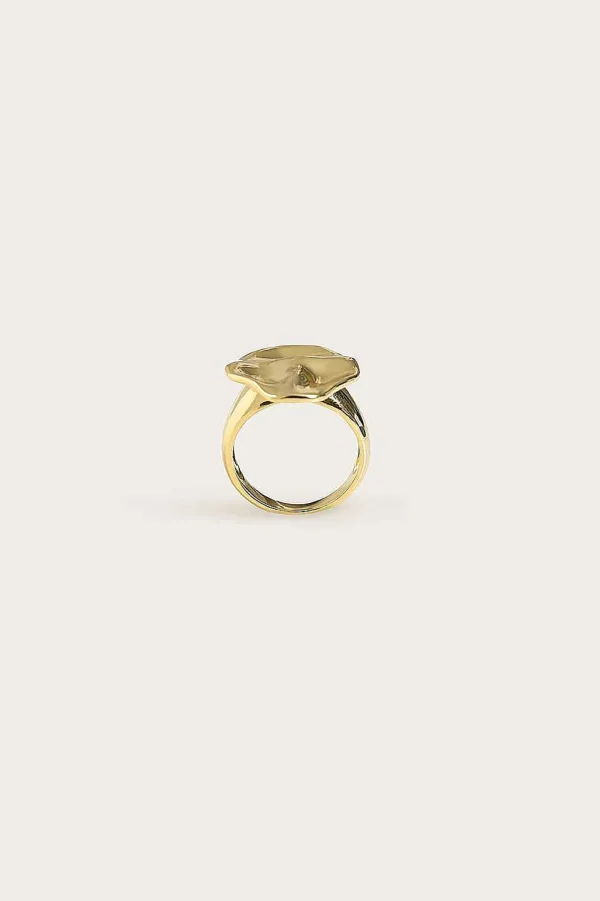 Lavish Alice Leora Hammered Effect Oval Gold Ring Shop